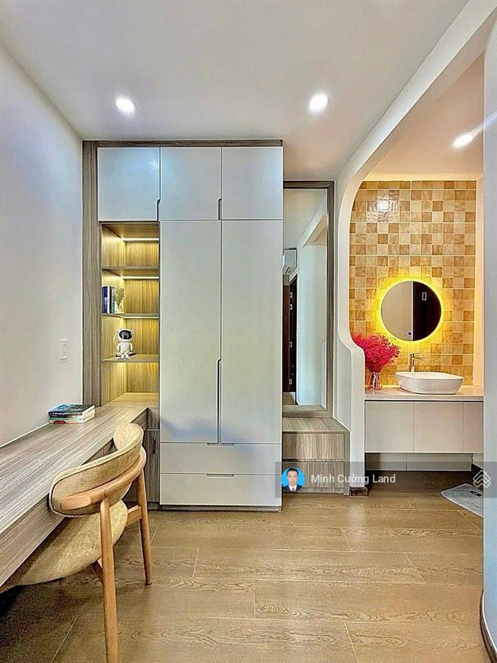 Siêu phẩm lê quang định, gần chợ bà chiểu, 32m2, 3 tầng btct, hẻm 3m thông cách mặt tiền 1 căn