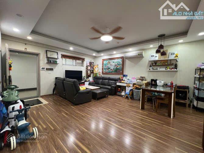 Chính chủ bán nhà phân lô nguyên hồng.dt 40m x 6 tầng. mt 4m. giá 20 tỷ.  0964 769 ***