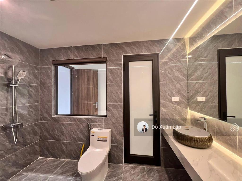 Bán nhà phân lô hoàng quốc việt, phạm tuấn tài, 2 ô tô tránh, thang máy, kinh doanh. dt 60m2*7t