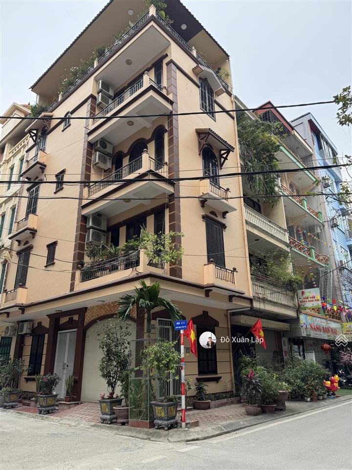 Bán nhà phố phạm tuấn tài  hoàng quốc việt, 2 ô tô tránh, ngõ thông, vỉa hè. dt 68m2 giá 16.8 tỷ