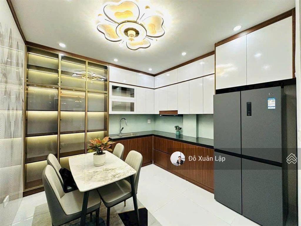 Bán nhà phùng chí kiên  hoàng sâm, ngõ 2 ô tô tránh, vỉa hè, 2 thoáng, kd đỉnh, 52m giá 20 tỷ