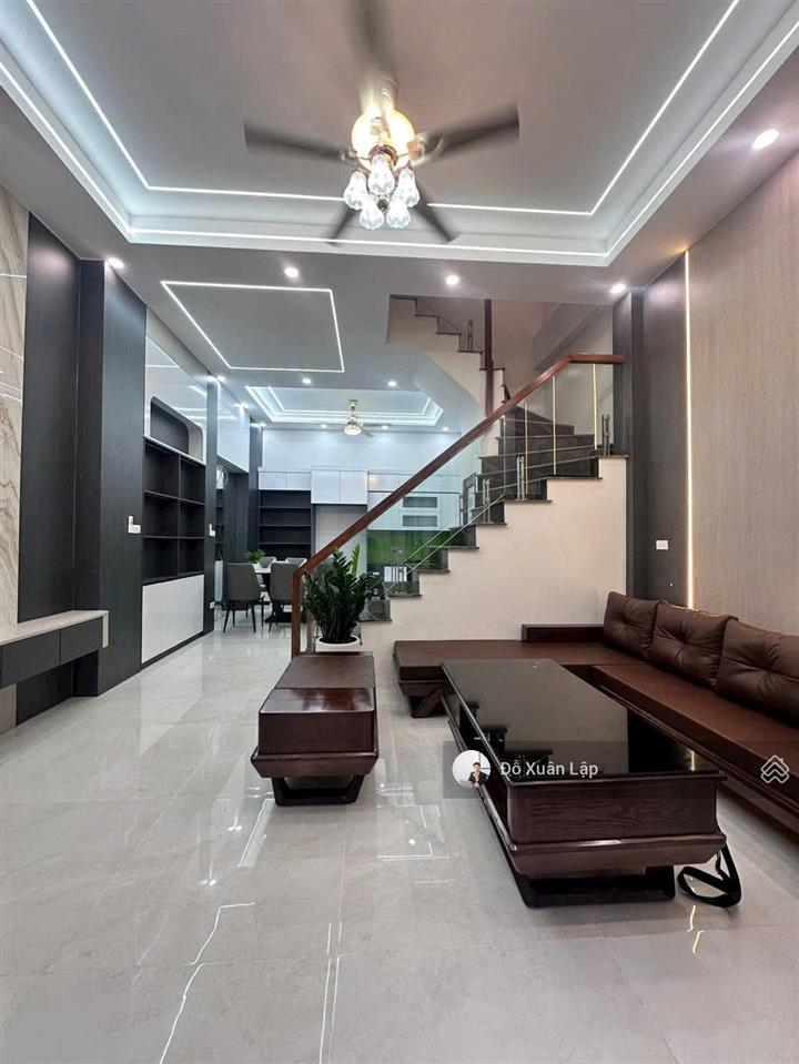 Bán nhà phùng chí kiên  hoàng sâm, ngõ 2 ô tô tránh, vỉa hè, 2 thoáng, kd đỉnh, 52m giá 20 tỷ