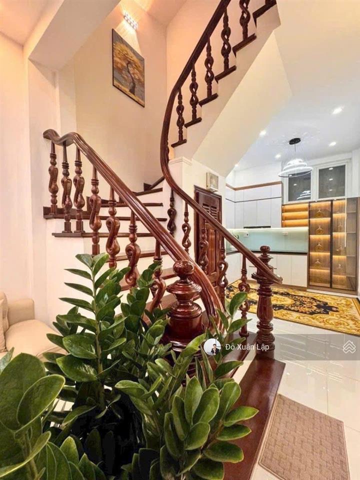 Bán nhà phố nghĩa đô, ngay 106 hoàng quốc việt, lô góc, thang máy, view vườn hoa. dt 60m2, chỉ 19t