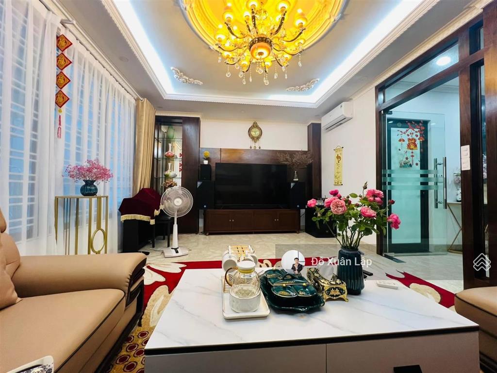 Bán nhà ngõ 180 hoàng quốc việt, 2 ô tô tránh, thang máy, lô góc, nhà mới đẹp. dt 76m2, 23 tỷ