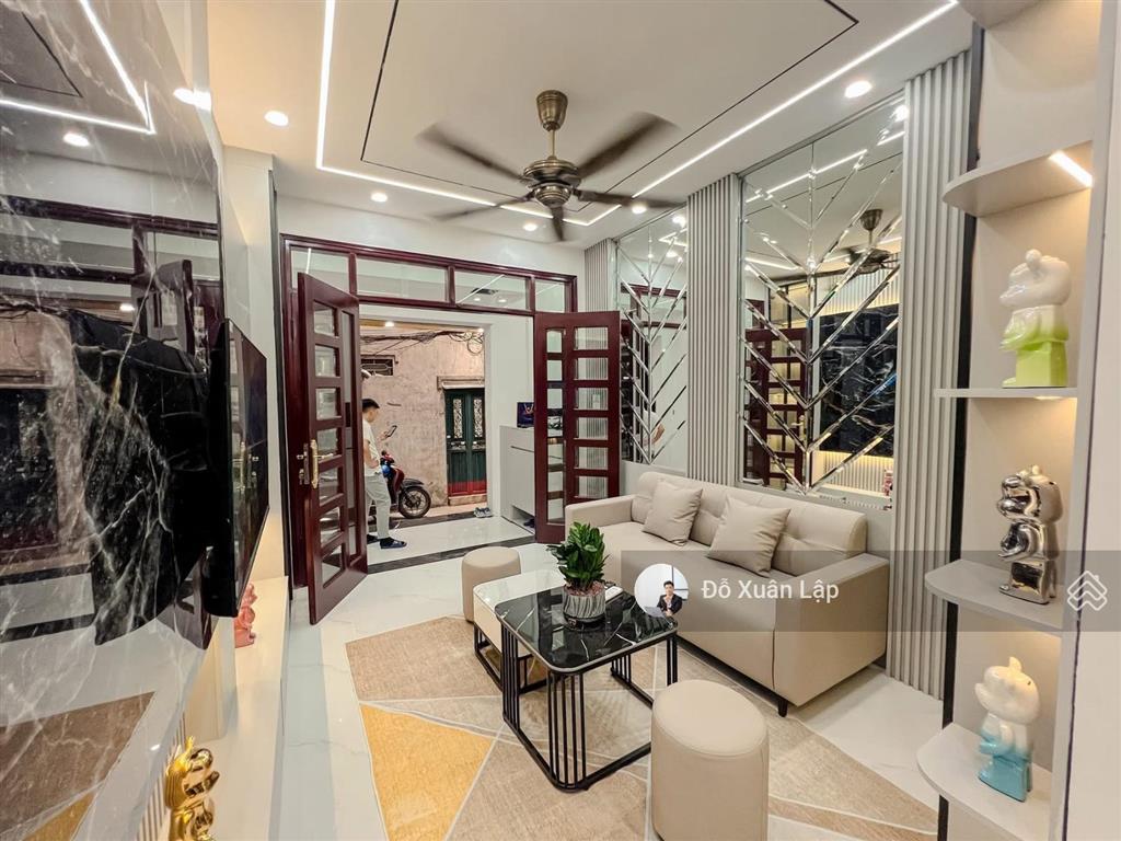 Bán nhà phố hoàng quốc việt  phùng chí kiên, 2 ô tô tránh, kinh doanh, thang máy. dt 65m2, 20 tỷ