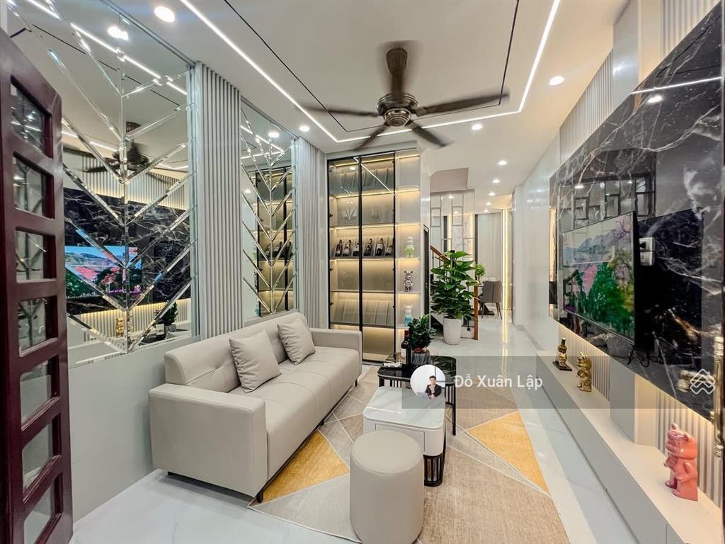 Bán nhà phố hoàng quốc việt  phùng chí kiên, 2 ô tô tránh, kinh doanh, thang máy. dt 65m2, 20 tỷ