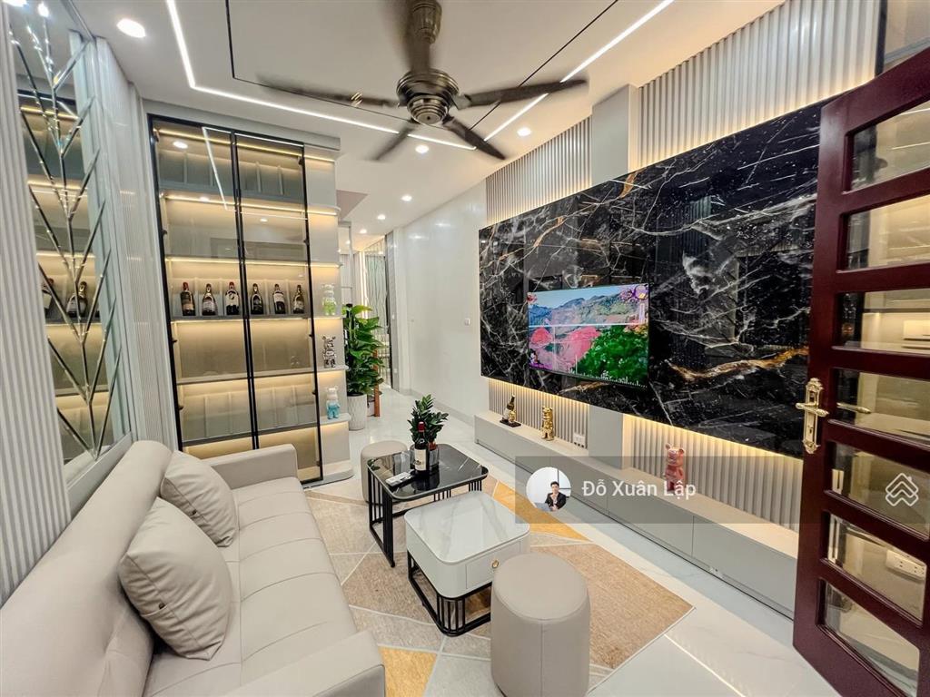 Bán nhà phố hoàng quốc việt  phùng chí kiên, 2 ô tô tránh, kinh doanh, thang máy. dt 65m2, 20 tỷ