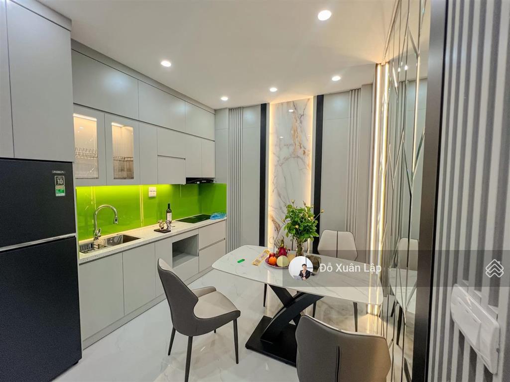 Bán nhà phố hoàng quốc việt  phùng chí kiên, 2 ô tô tránh, kinh doanh, thang máy. dt 65m2, 20 tỷ