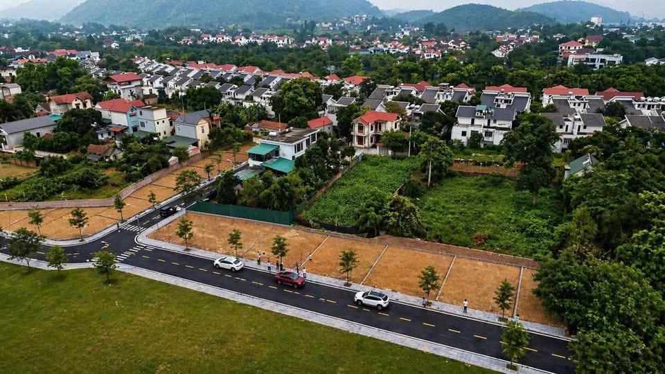 Đất sát Đại Học quốc Gia, cạnh tuyến metro5 Hoà Lạc