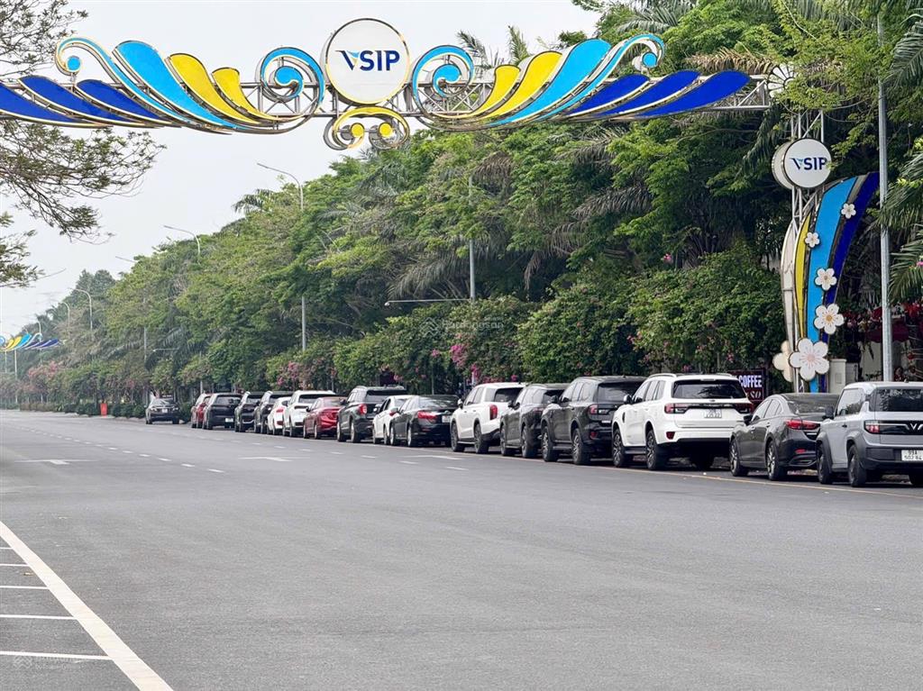 Giá chỉ bằng căn chung cư, bán căn nhà phố giáp chợ ninh hiệpgia lâm, còn miễn lãi miễn gốc 2 năm