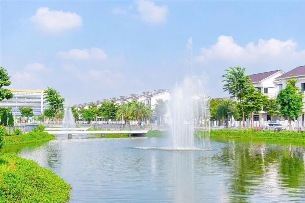 Giá chỉ bằng căn chung cư, bán căn nhà phố giáp chợ ninh hiệpgia lâm, còn miễn lãi miễn gốc 2 năm