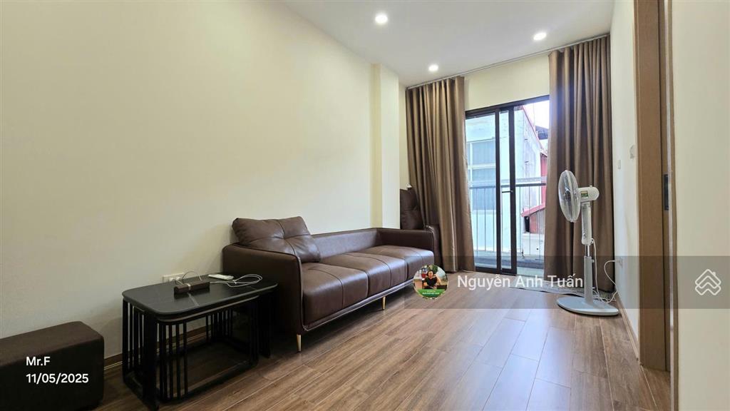 1k1n 35m2 ở 261 trần quốc hoàn. đầy đủ nội thất có tủ lạnh máy giặt sofa. phòng sáng thoáng.