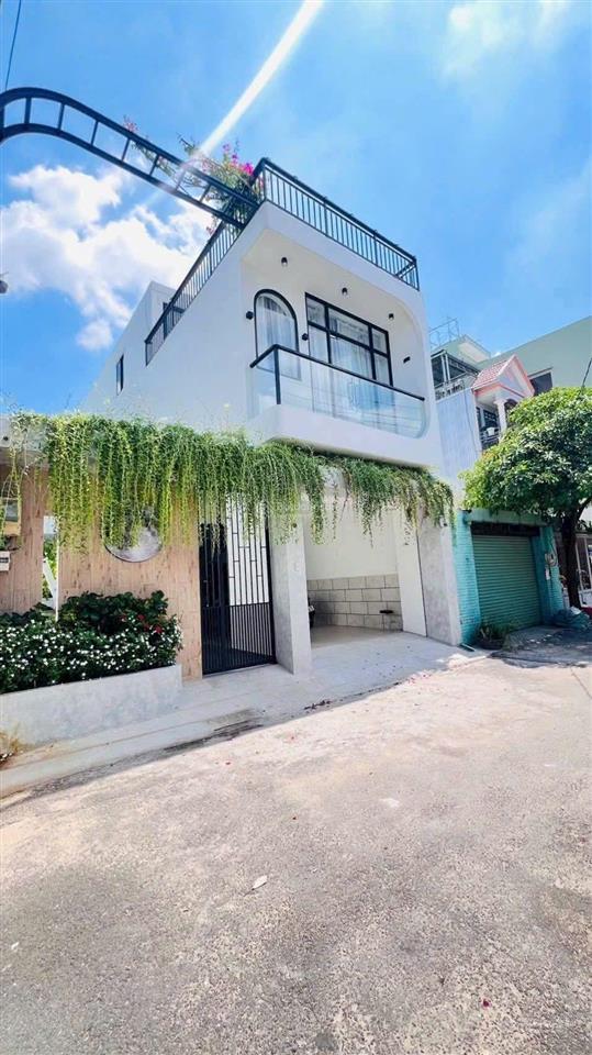 Biệt thự mini mới xây 8 x 20m (160m2 full thổ cư) đường nhựa 7m tô ký  gần chợ ngã ba bầu.