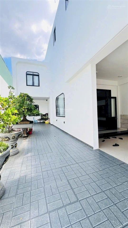 Biệt thự mini mới xây 8 x 20m (160m2 full thổ cư) đường nhựa 7m tô ký  gần chợ ngã ba bầu.