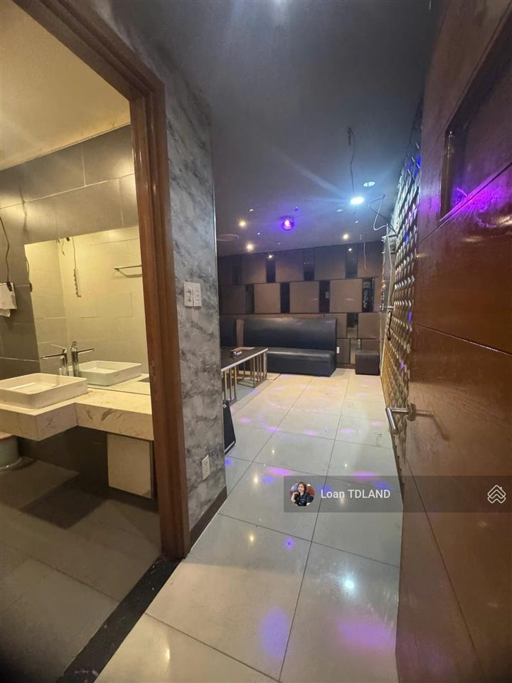 Cho thuê mặt tiền nguyễn trãi q1 8x16m 100tr