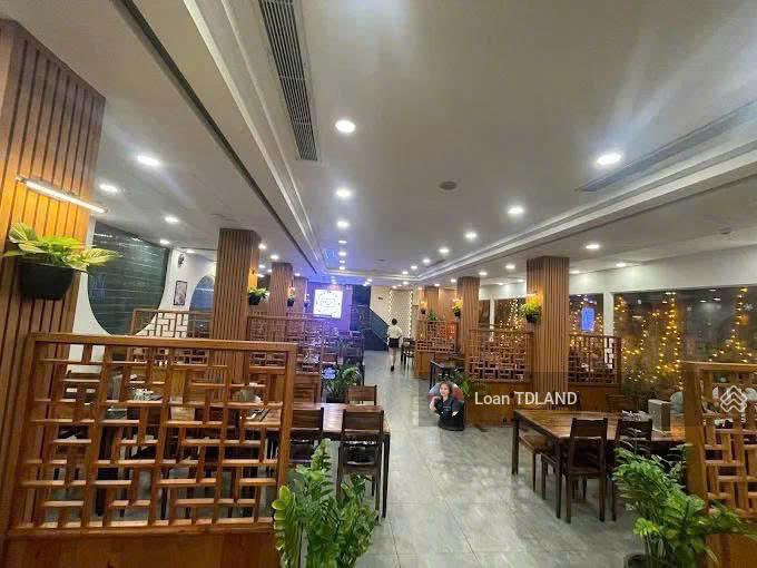 Cho thuê mt đường mạc đĩnh chi q1 13x36m 200tr