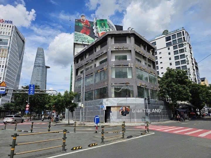 Cho thuê góc 2mt hàm nghi  phó đức chính, quận 1, ngang 16m, giá 450tr