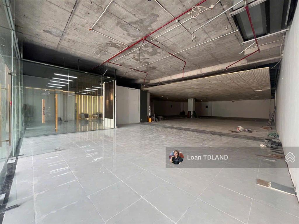 Cho thuê tầng trệt cách mạng tháng dt 500m
