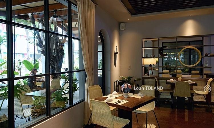 Cho thuê góc phạm thái bường, phú mỹ hưng. dt 20x18m. giá 120tr