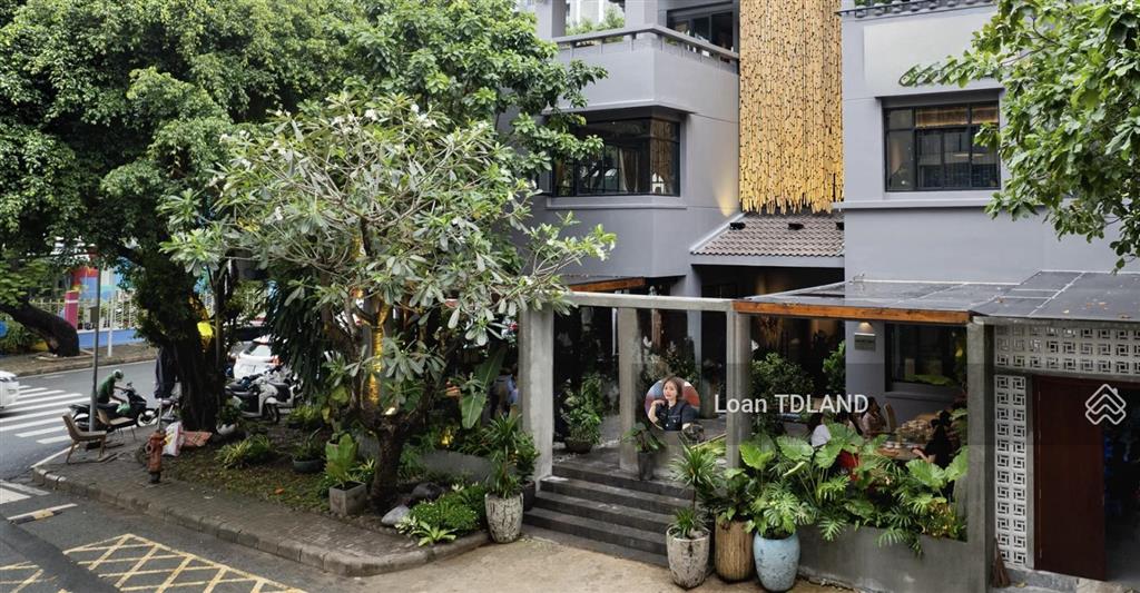 Cho thuê góc phạm thái bường, phú mỹ hưng. dt 20x18m. giá 120tr