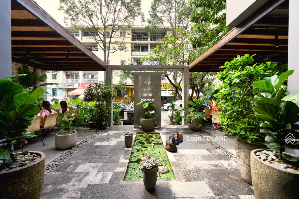 Cho thuê góc phạm thái bường, phú mỹ hưng. dt 20x18m. giá 120tr
