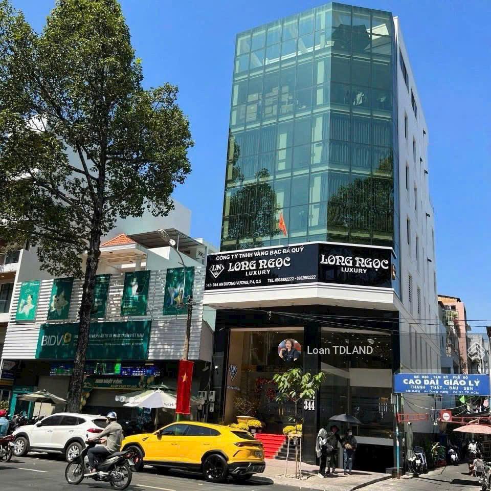 Cho thuê góc 2mt an dương vương, quận 5, ngang 9m, giá 350tr