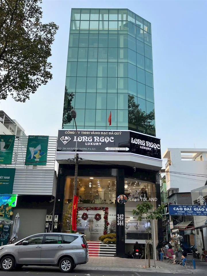Cho thuê góc 2mt an dương vương, quận 5, ngang 9m, giá 350tr