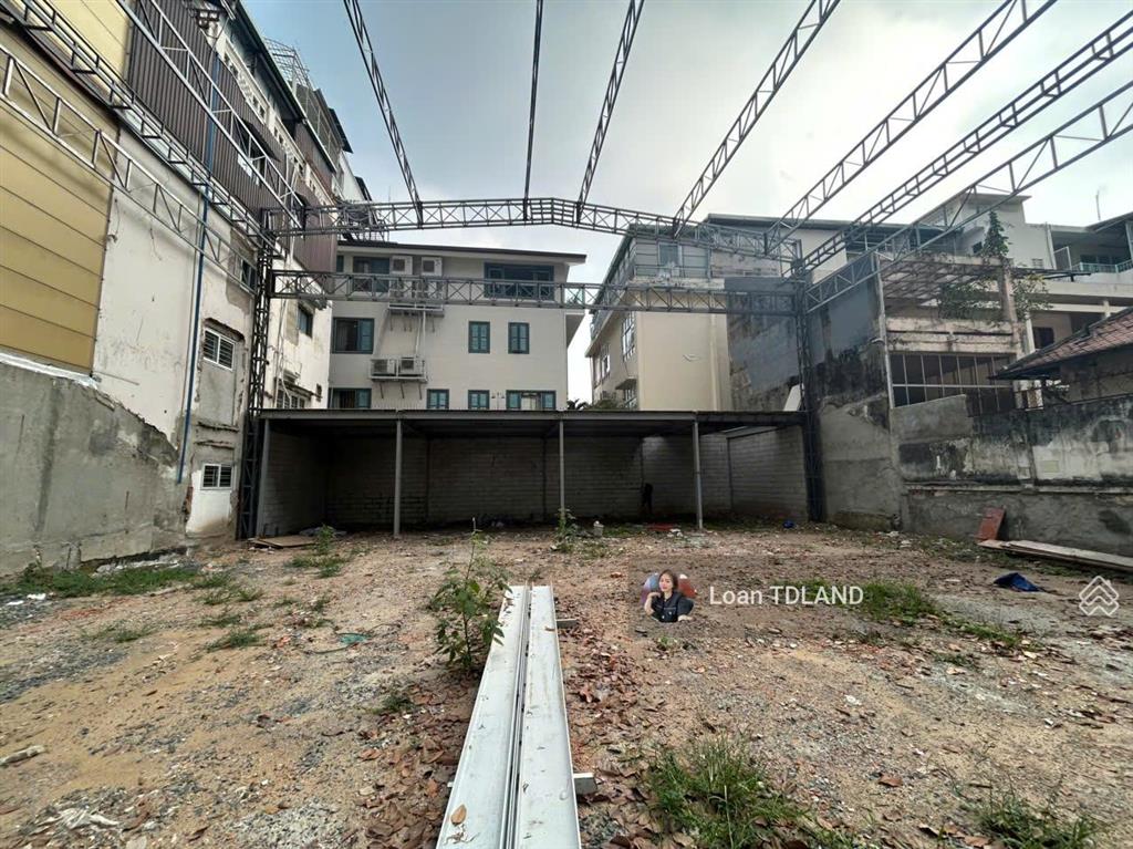 Cho thuê mặt bằng tôn thất tùng quận 1 dt 1000m2 giá 290tr