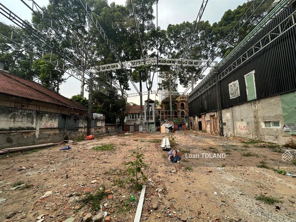Cho thuê mặt bằng tôn thất tùng quận 1 dt 1000m2 giá 290tr