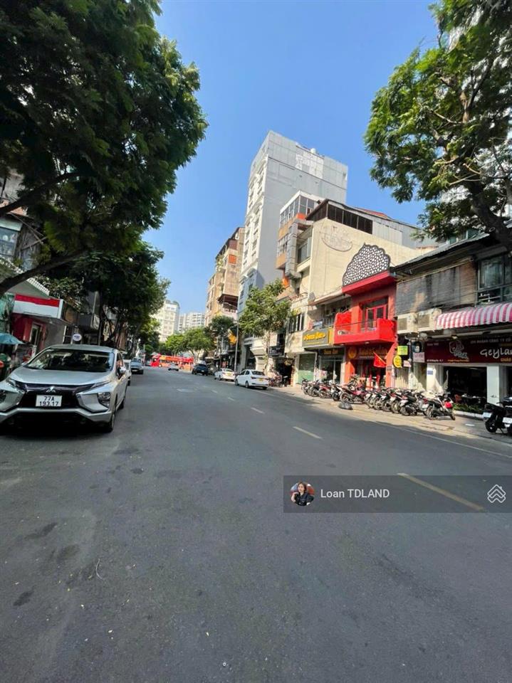 Cho thuê căn nhà liền kề đông du quận 1 dt 8x20m giá 160 triệu