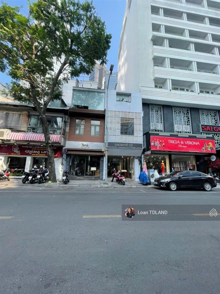 Cho thuê căn nhà liền kề đông du quận 1 dt 8x20m giá 160 triệu