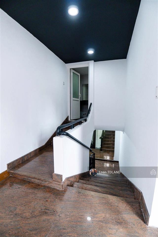 Cho thuê villa mặt tiền pasteur, quận 1 8m x 30m (1 trệt 1 lầu) giá 130tr