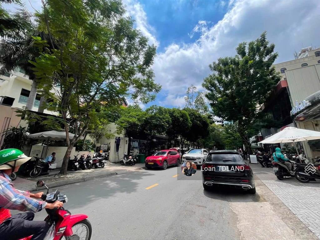 Cho thuê mt xuân thủy 15x30m giá 230tr