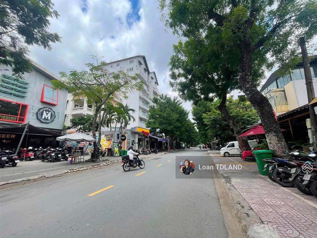 Cho thuê mt xuân thủy 15x30m giá 230tr