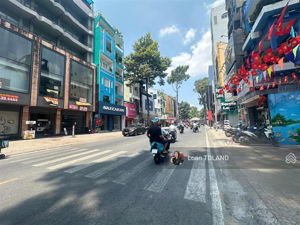 Cho thuê mặt bằng nguyễn trãi 20m x 20m (trệt 1 lầu) giá 180tr