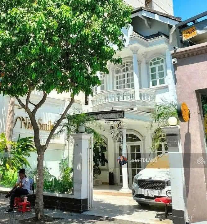 Cho thuê biệt thự sân vườn trần cao vân dt 8,5x27m giá 80tr