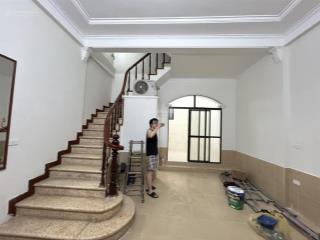 Cho thuê nhà nguyên căn 4 tầng, diện tích 42m2, mặt tiền 5m x 8.4m dài, nhà mới sửa sạch sẽ