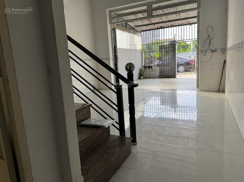 Nhà 1/ thới hòa  sổ hồng riêng hoàn toàn  5x16  1 trệt 1 lửng  cách sân bay tsn 25 phút