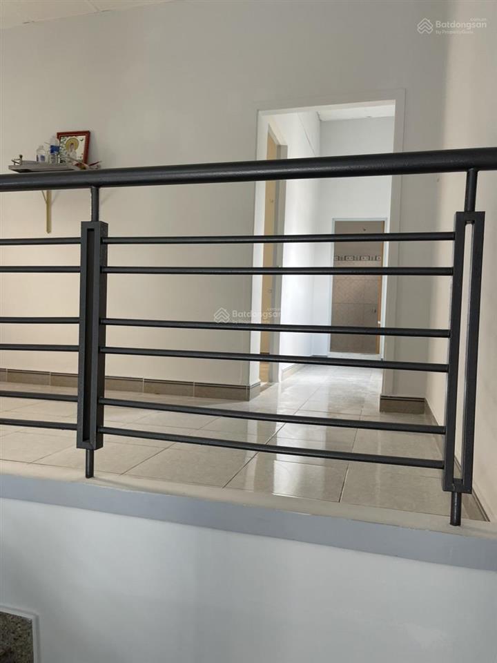 Nhà 1/ thới hòa  sổ hồng riêng hoàn toàn  5x16  1 trệt 1 lửng  cách sân bay tsn 25 phút