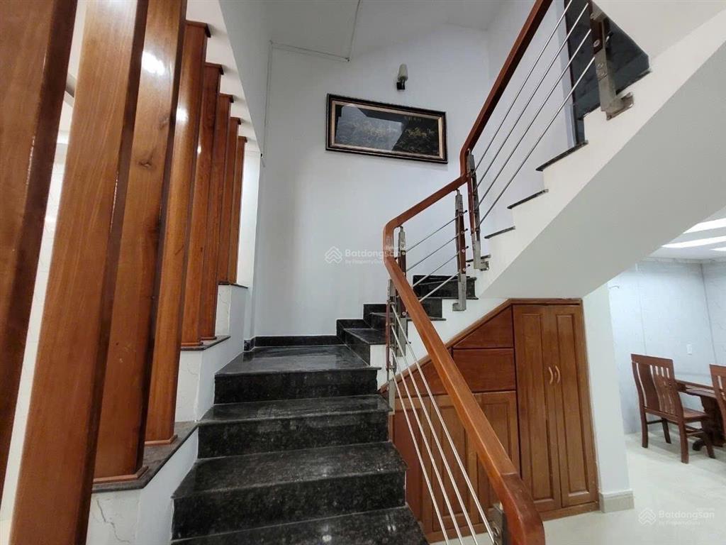 Sụp hầm  sát đầu cầu rồng  vài phút là xuống biển, vài bước chân là tới cầu tiền yêu.