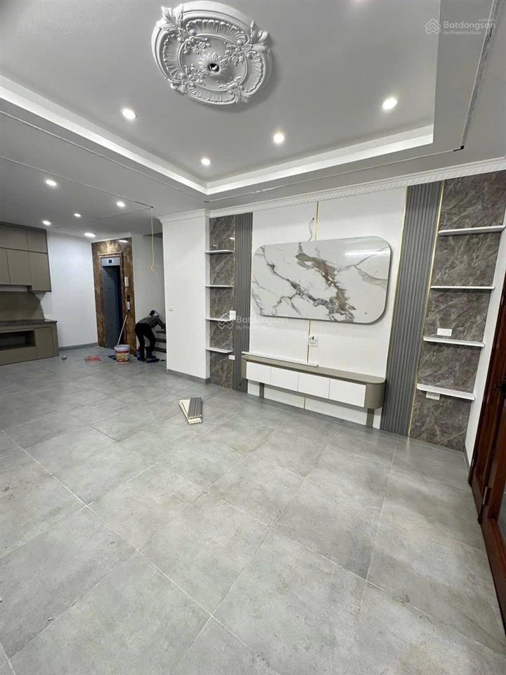 Em cần bán căn nhà 50m2 xây 5 tầng thang máy cạnh time city, toạ lạc tại đường minh khai