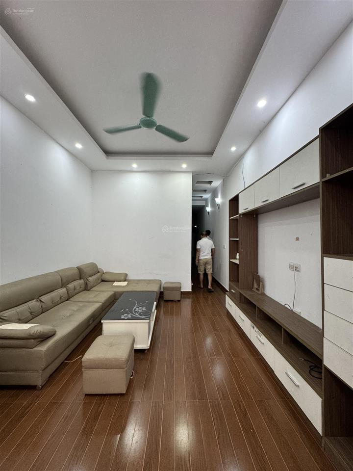 Em cần bán mảnh đất 70m2  mt 4m, toạ lạc tại đường minh khai, em đang chào giá 12 tỷ có tl