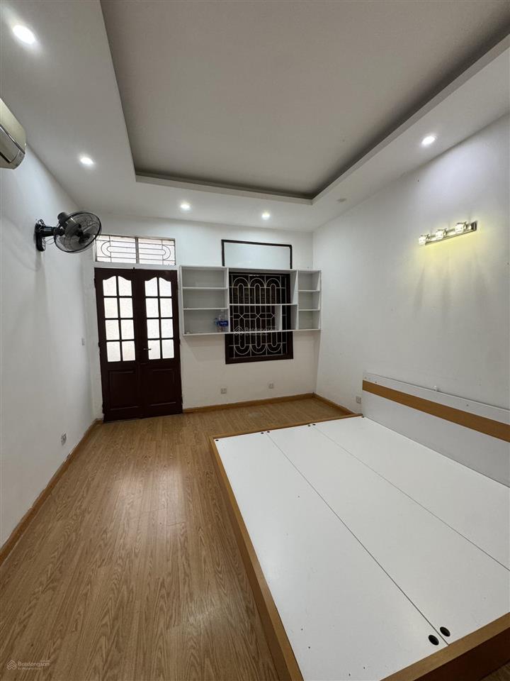 Em cần bán mảnh đất 70m2  mt 4m, toạ lạc tại đường minh khai, em đang chào giá 12 tỷ có tl