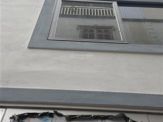 Em cần bán căn nhà 25m sổ đỏ riêng xây 5 tầng tại đường vĩnh hưng  hoàng mai , giá chào 4,38 tỷ tl