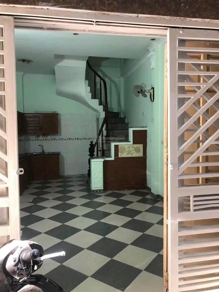 Chính chủ cho thuê nhà nguyên căn đầu phố vĩnh hưng  hoàng mai, dt 30m xây 4 tầng gần mặt phố.