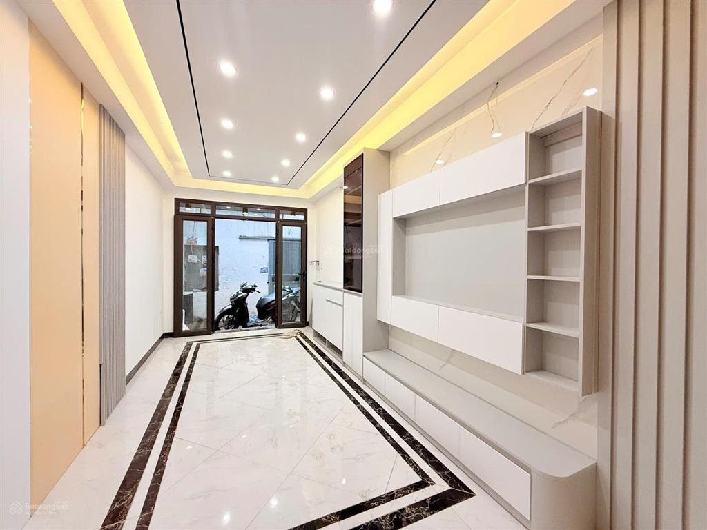 Hiếm có khó tìm căn nhà 31m xây mới 6 tầng thang máy ngay đầu phố trương định  bạch mai .