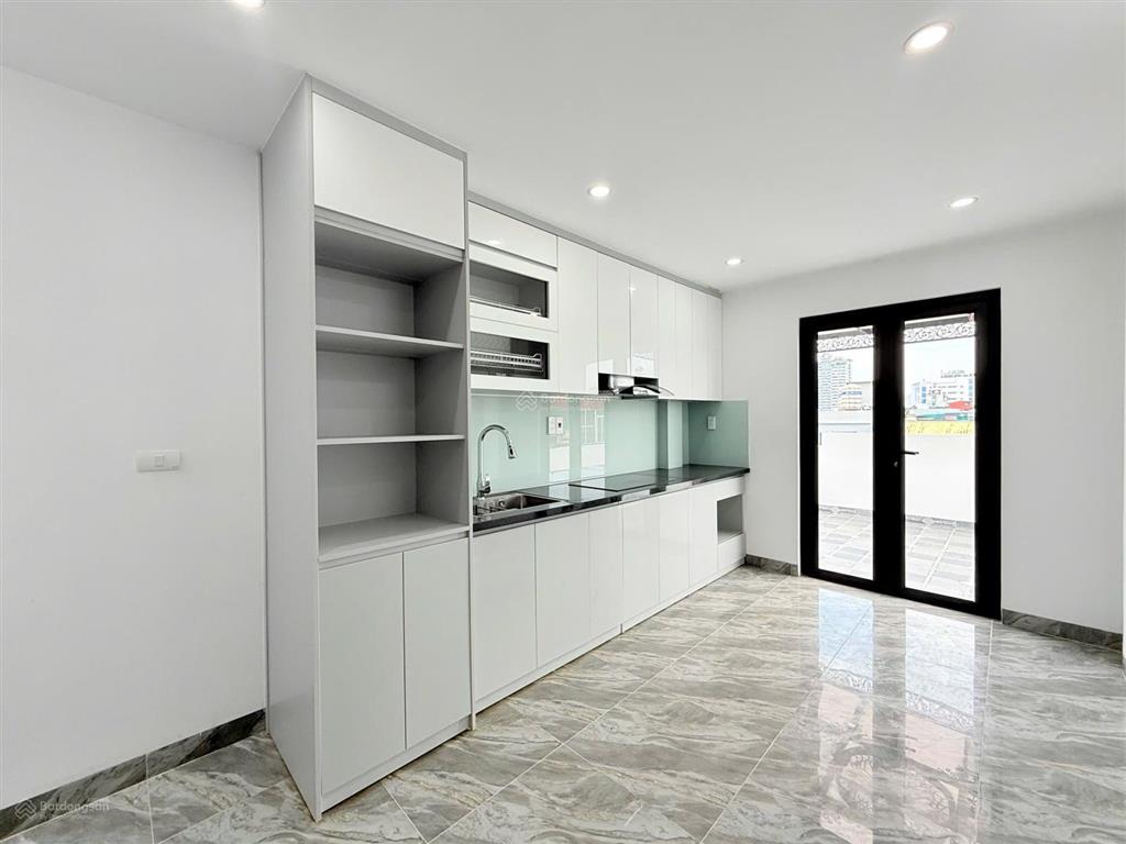 Hiếm có khó tìm căn nhà 31m xây mới 6 tầng thang máy ngay đầu phố trương định  bạch mai .