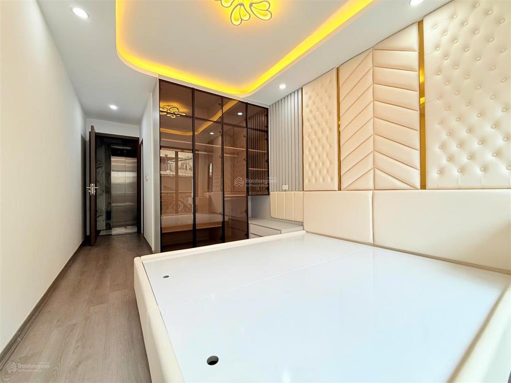 Hiếm có khó tìm căn nhà 31m xây mới 6 tầng thang máy ngay đầu phố trương định  bạch mai .