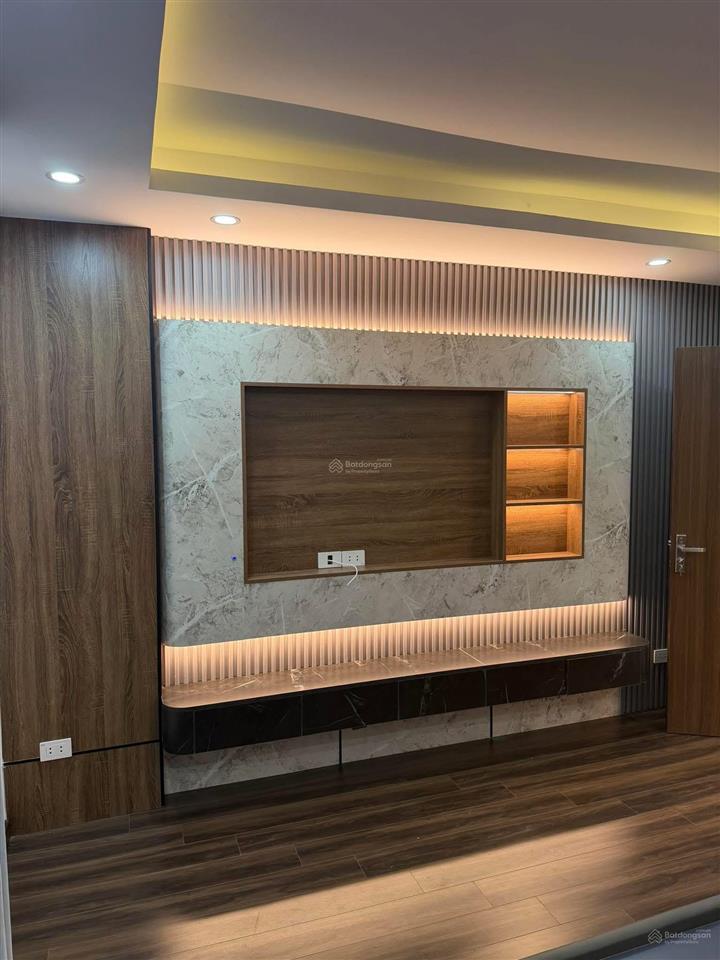Cơ hội đầu tư  sở hữu căn nhà ô tô vào nhà với dt 50m xây mới 6 tầng thang máy tại phố vĩnh hưng