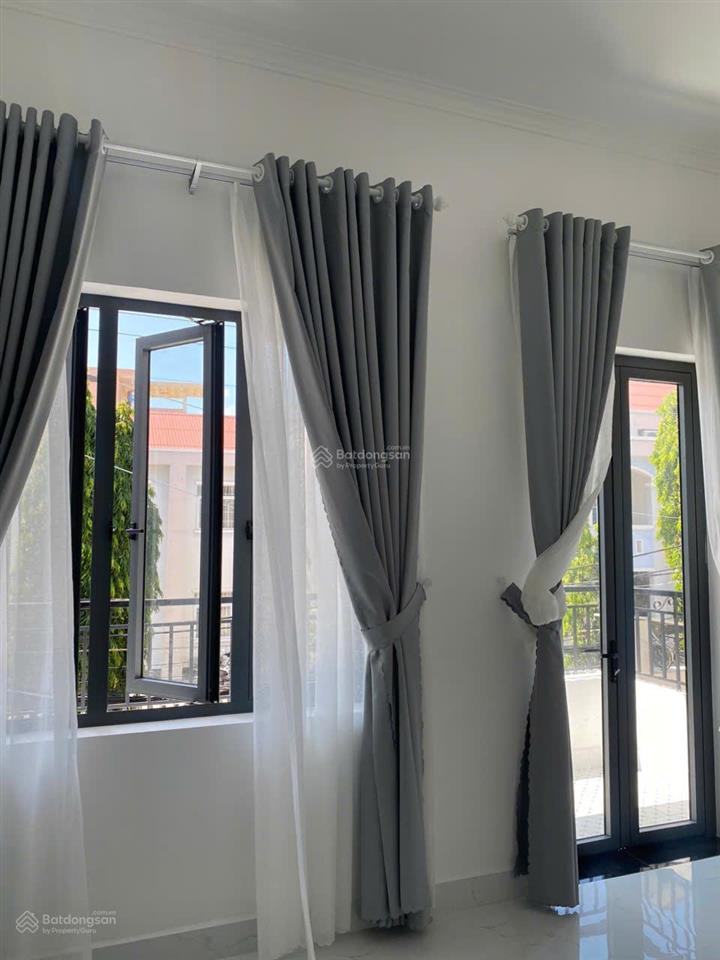 Bán căn nhà phố trung tâm long hải gần biển, kinh doanh buôn bán thuận lợi